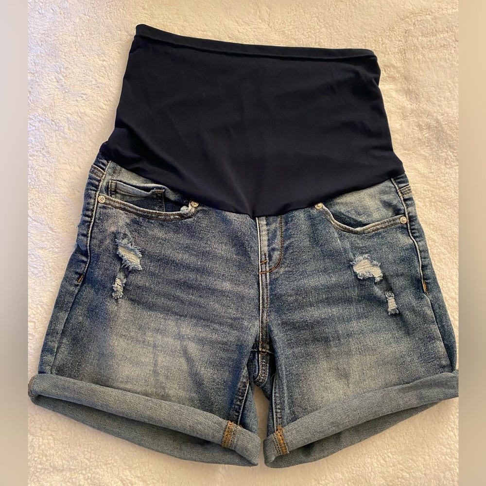 Gemma RAE Maternity shorts
